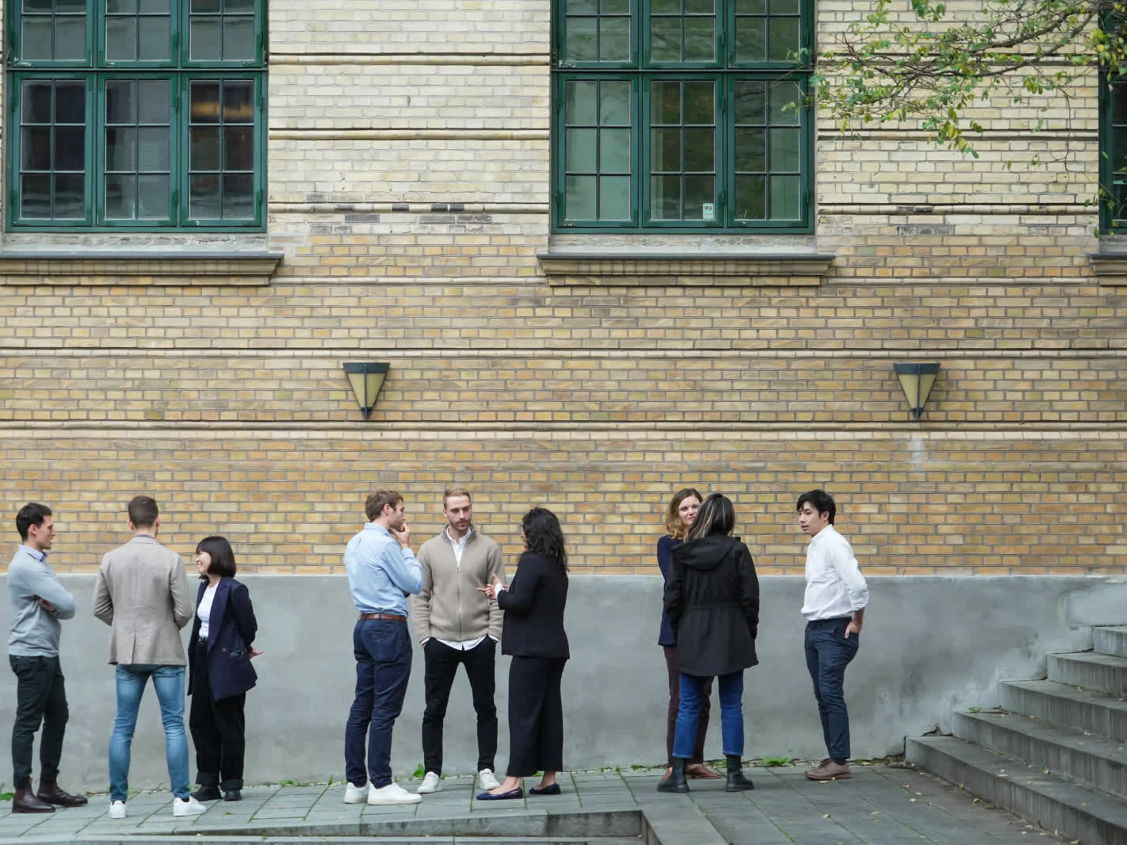 Picture of CBS Full-Time MBA participants taking a break outside the MBA building