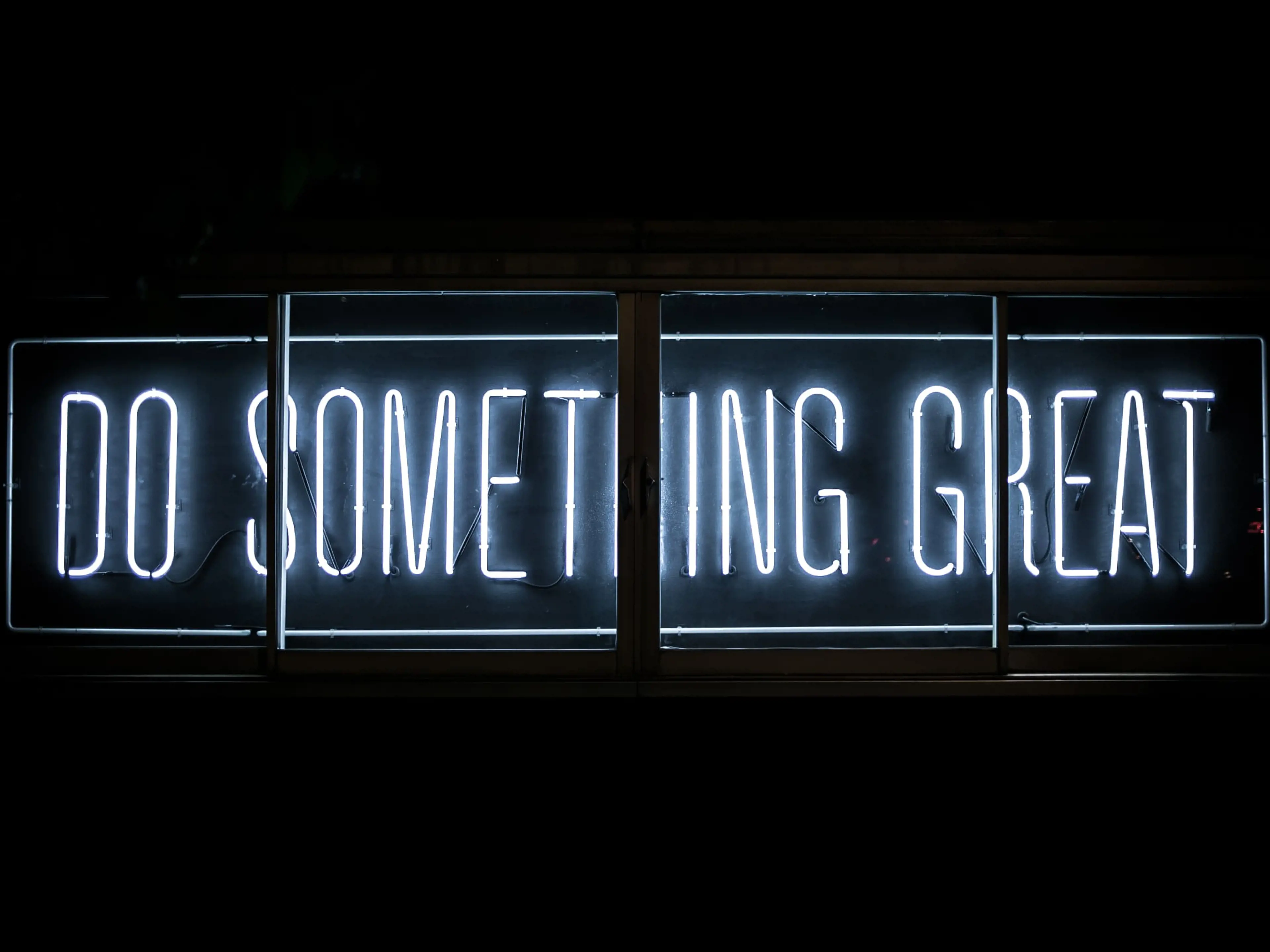 "Do something great" written in neon lights