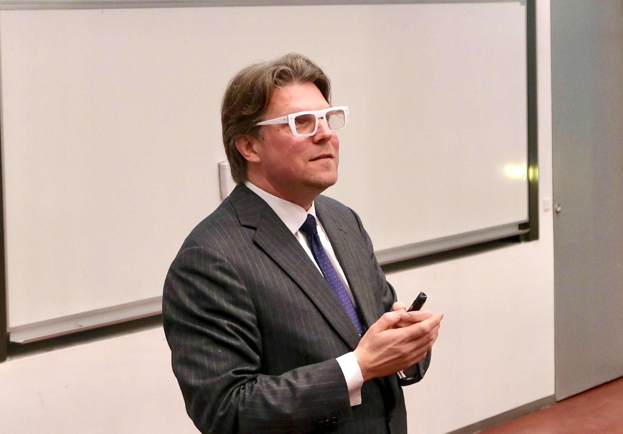 Media content for ESG Dynamics – Balancing Principles and Responsible Finance