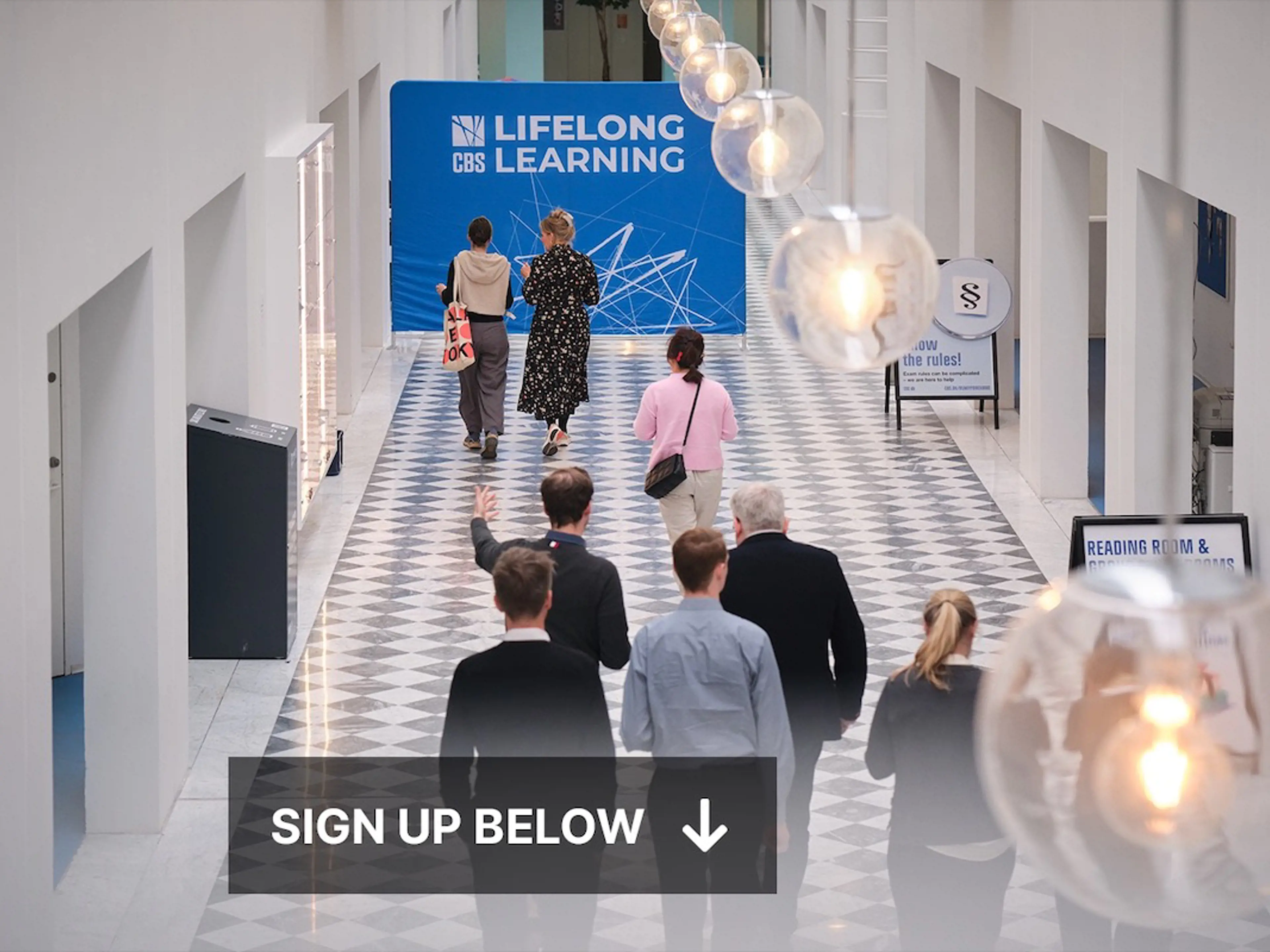 People walking towards a CBS Lifelong Learning sign at Dalgas Have campus, with a label on the picture indicating 'Sign up below'