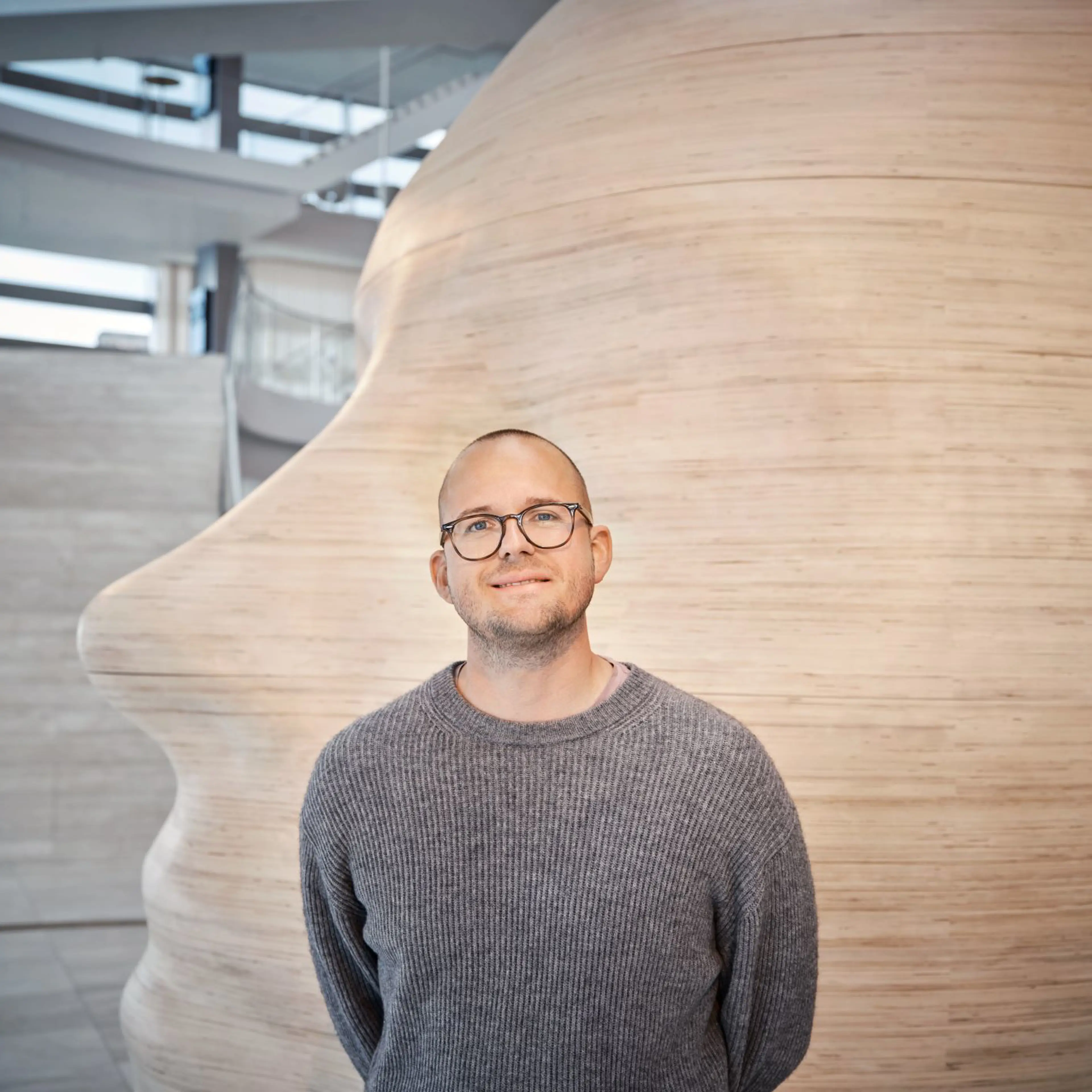 Media content for Mange bolde i luften før tæppet går